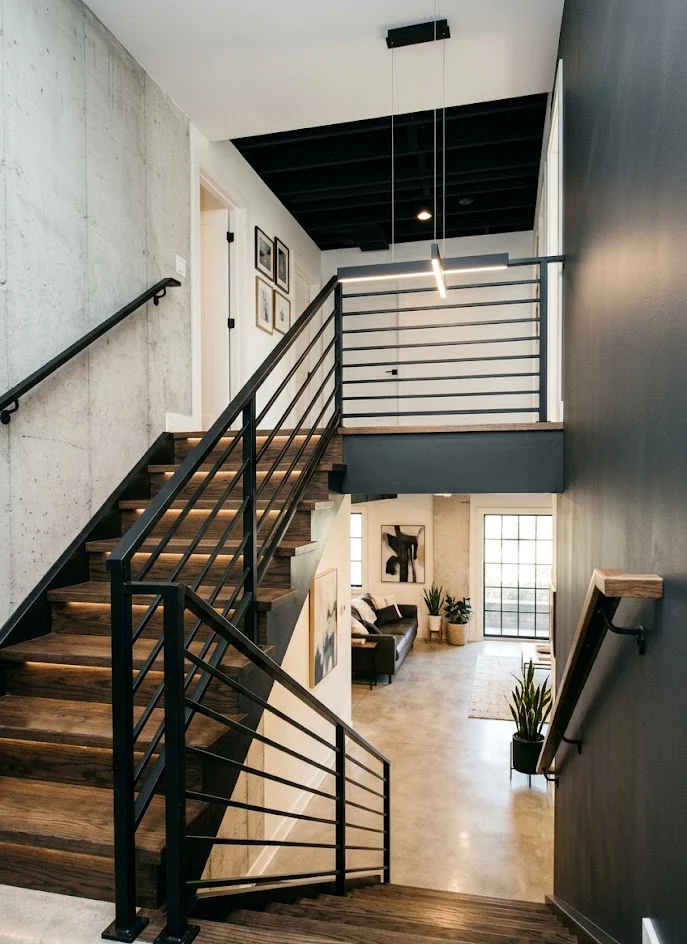 Modern Horizontal Metal Railing